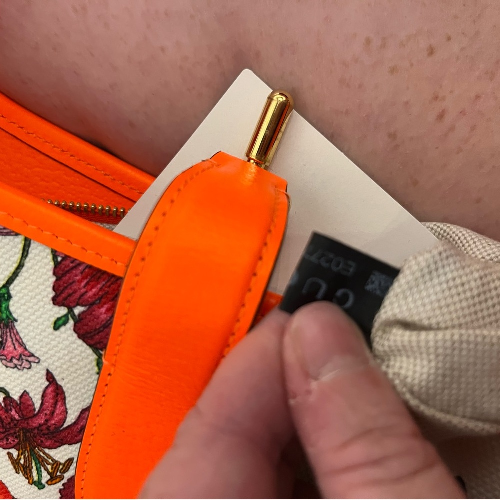 Authentic Gucci Purse - Picture 7 of 8